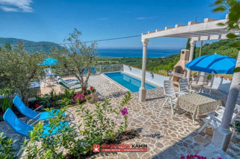 House, 2 594 m²